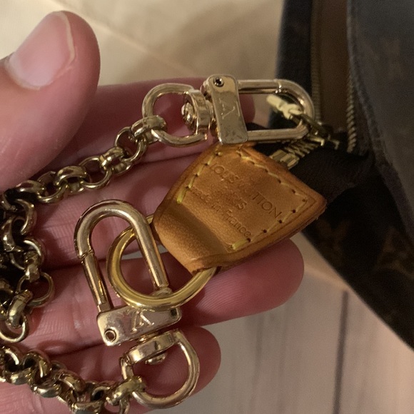 Authentic Luis Vuitton monogram pouch and LV chain totally authentic the chain - Picture 5 of 17